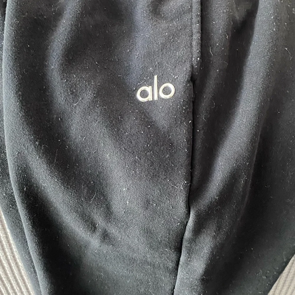 ALO Yoga Black Joggers - Picture 1 of 11